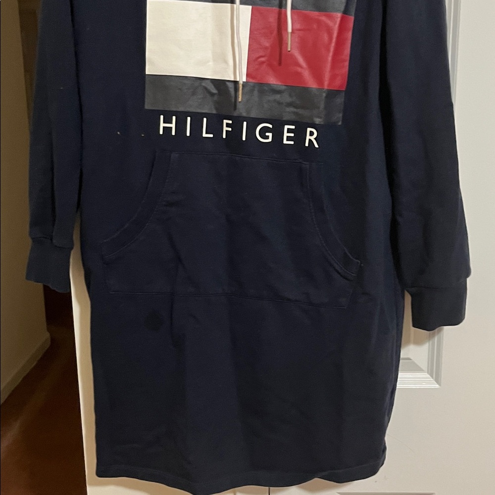 Tommy Hilfiger Essential Flag Long Sleeve Hoodie Dress.
  PRICE is set at $25. - Picture 3 of 4